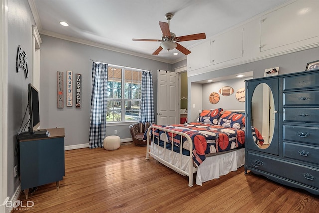 bedroom featuring baseboards, ceiling fan, wood finished floors, crown molding, and recessed lighting