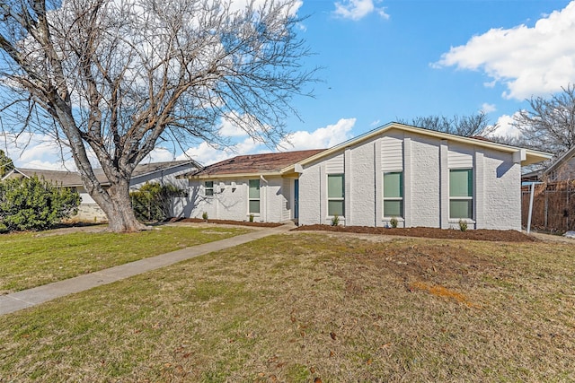 single story home with a front lawn