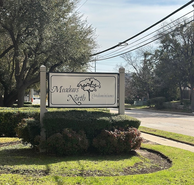 view of community / neighborhood sign