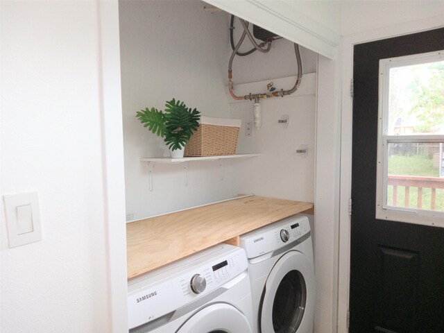 223 S Oak Cliff Blvd, Dallas, TX 75208 - full bath with vanity, tub / shower combination, wood finished floors, and toilet