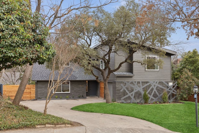 view of front of home with a front lawn