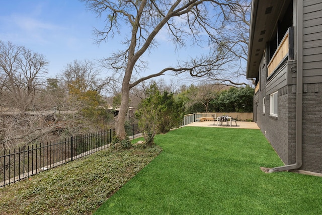 view of yard with a patio