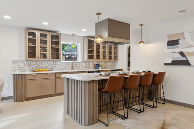 bar with pendant lighting, backsplash, sink, and light wood-type flooring