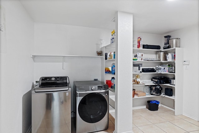 2312 Bantry Ln, Arlington, TX 76002 - laundry room featuring washing machine and clothes dryer and tile patterned flooring