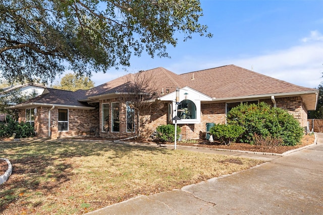 single story home featuring a front yard