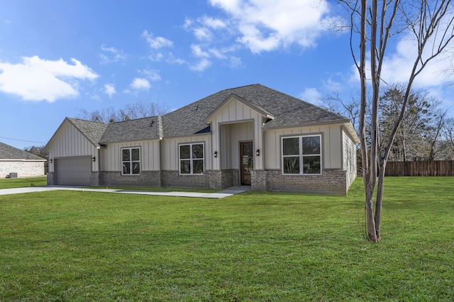 view of front of house featuring a garage and a front yard