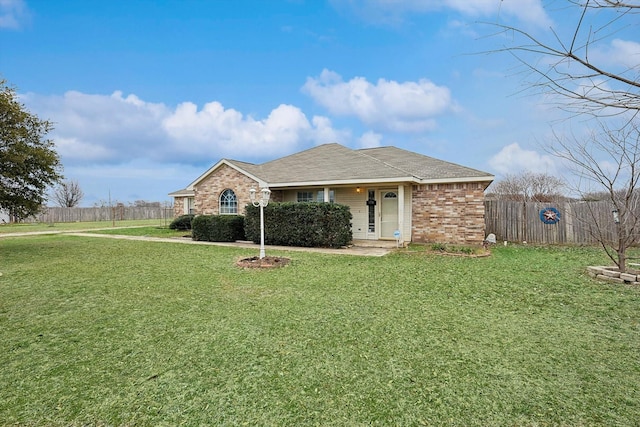 ranch-style house featuring a front lawn