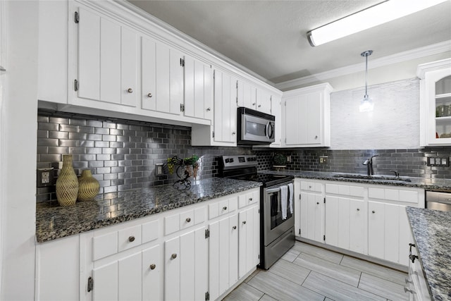 1435 Pioneer Ln, Lowry Crossing, TX 75069 - kitchen featuring stainless steel electric stove, a sink, tasteful backsplash, ornamental molding, and white cabinetry