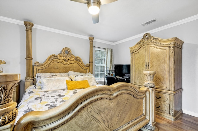 bedroom with crown molding, hardwood / wood-style floors, and ceiling fan