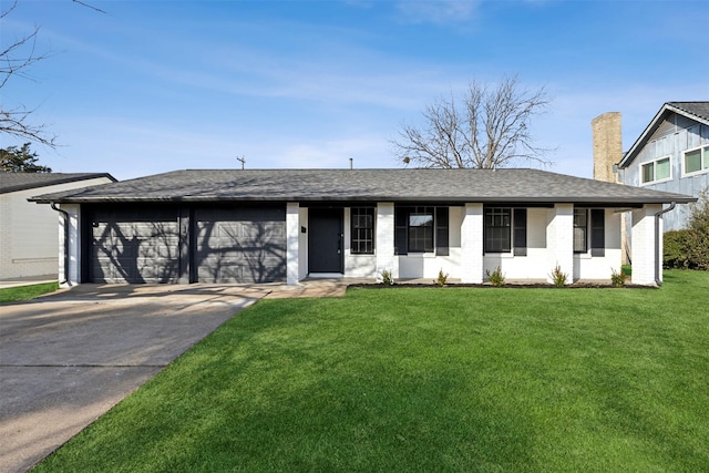 view of front of house featuring a garage, a front yard, and covered porch