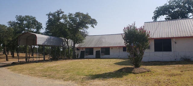 view of front of property with a carport and a front yard