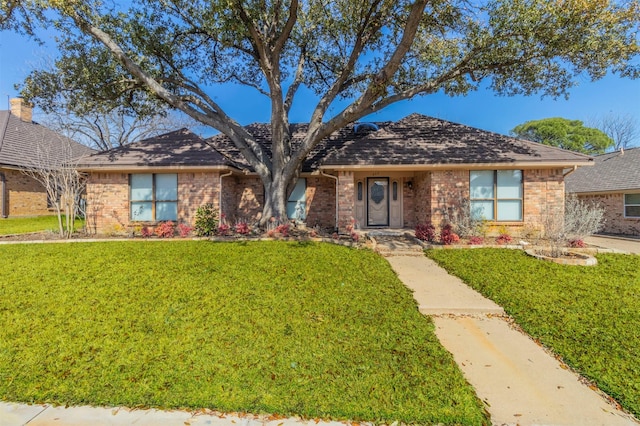 single story home with a front yard