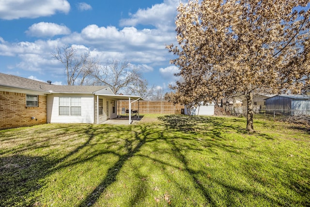 view of yard featuring a patio