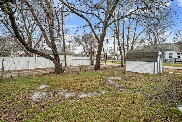 view of yard with a storage shed