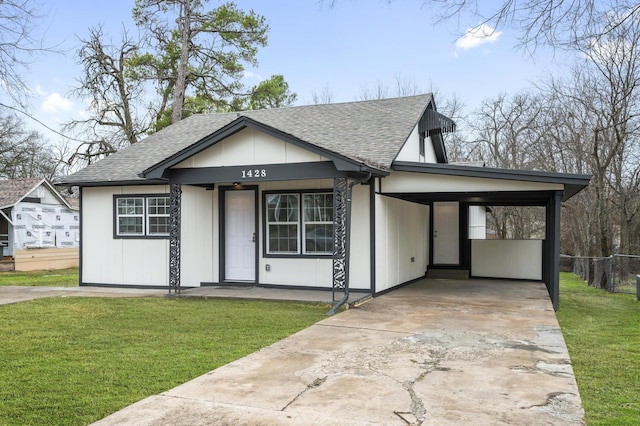 view of front of home with a carport and a front lawn