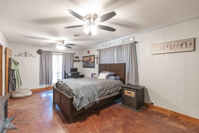 bedroom featuring ceiling fan and a textured ceiling