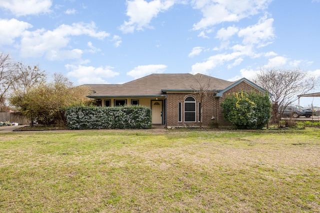 single story home featuring a front lawn