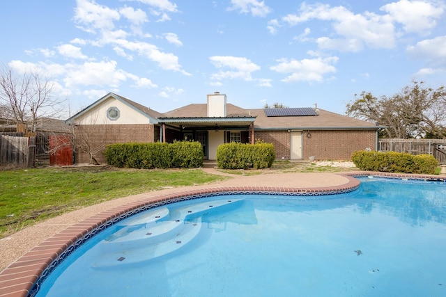 view of swimming pool with a yard