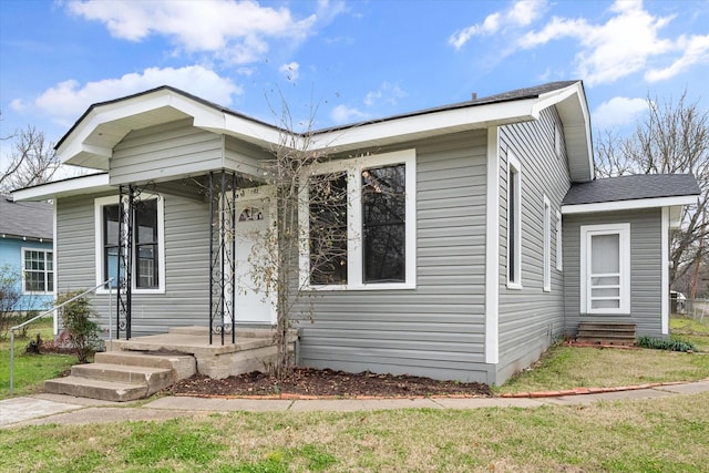 1402 W 1st Ave, Corsicana, TX 75110 - bungalow-style home with entry steps
