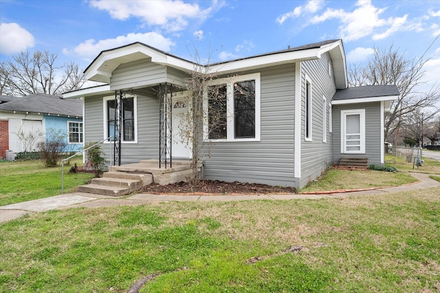 view of front of property with a front yard