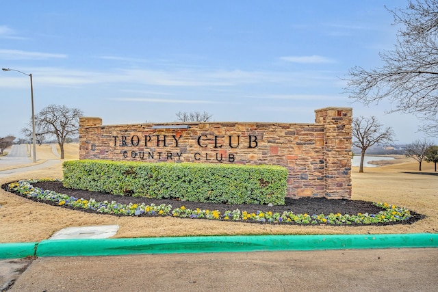 view of community / neighborhood sign
