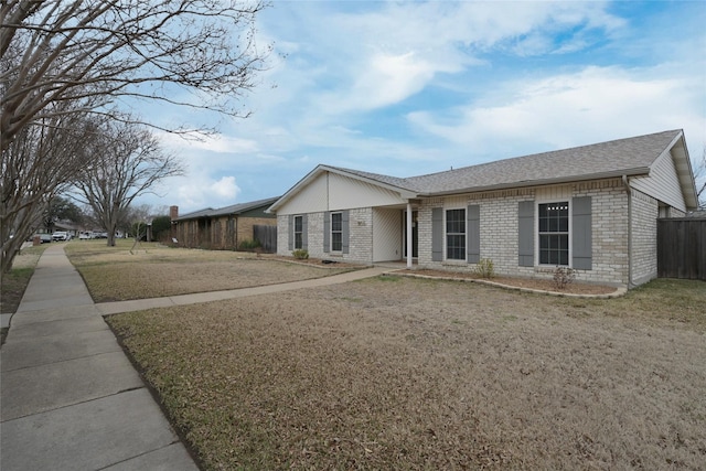 ranch-style house featuring a front lawn