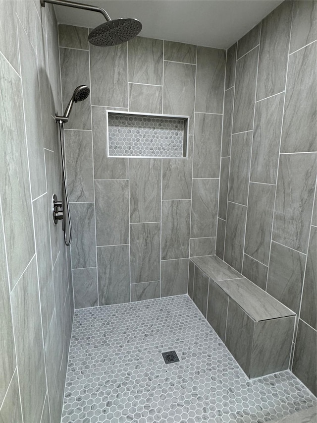 12009 Saddlehorn Ln, Mansfield, TX 76063 - full bath featuring a tile shower