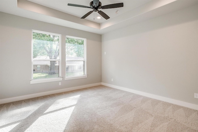 2000 Cumberland Cir, Corsicana, TX 75110 - unfurnished room featuring recessed lighting, a tray ceiling, a ceiling fan, light carpet, and baseboards
