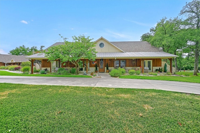 view of front of house featuring a porch and a front lawn