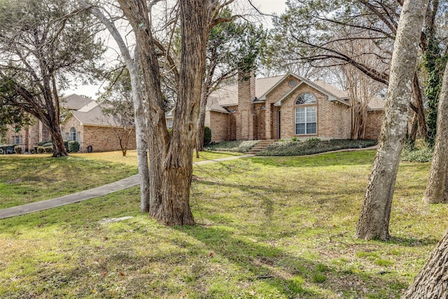 view of front facade with a front yard