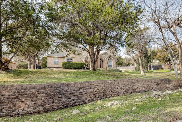 view of front of house featuring a front lawn