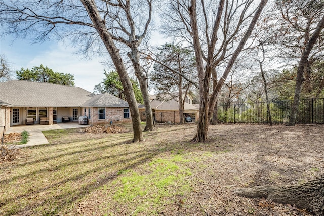 view of yard featuring a patio