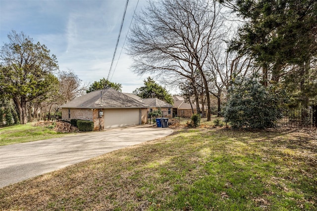 view of front facade featuring a garage and a front lawn