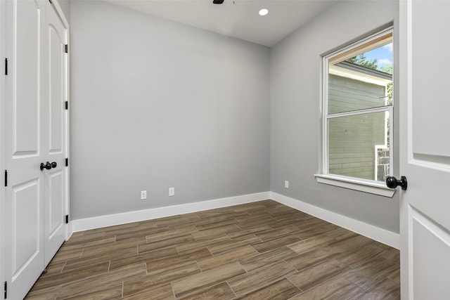 unfurnished room with dark wood-type flooring and ceiling fan