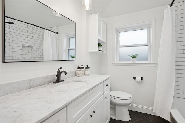 full bath featuring shower / bathtub combination with curtain, toilet, vanity, baseboards, and tile patterned floors