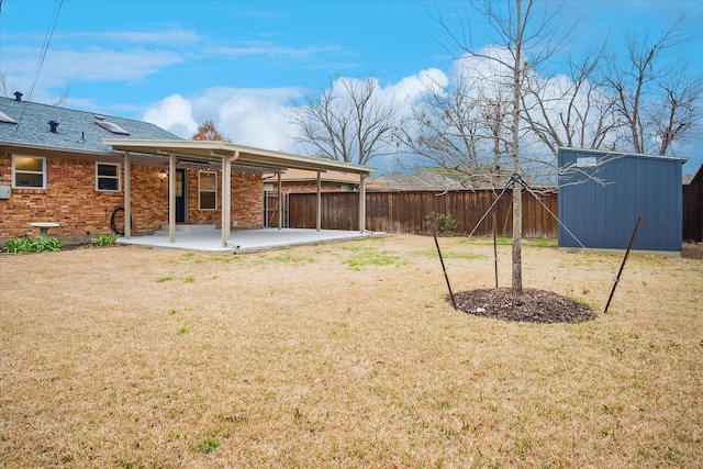 view of yard featuring a shed, a fenced backyard, a patio, and an outdoor structure