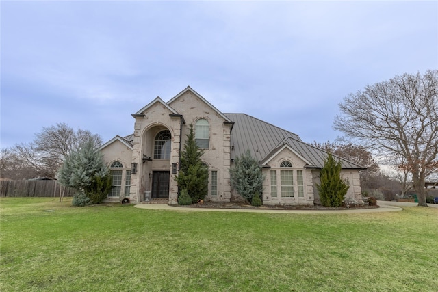 view of front of home featuring a front lawn