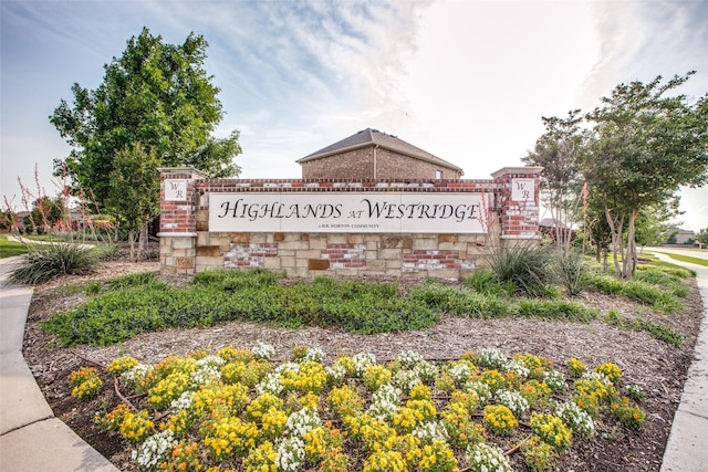 view of community / neighborhood sign