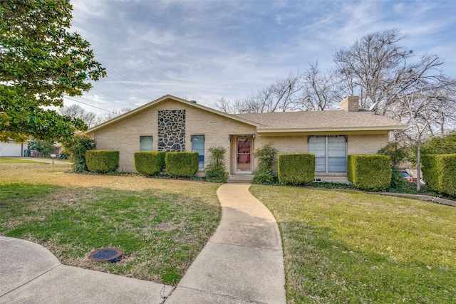 single story home with a front yard