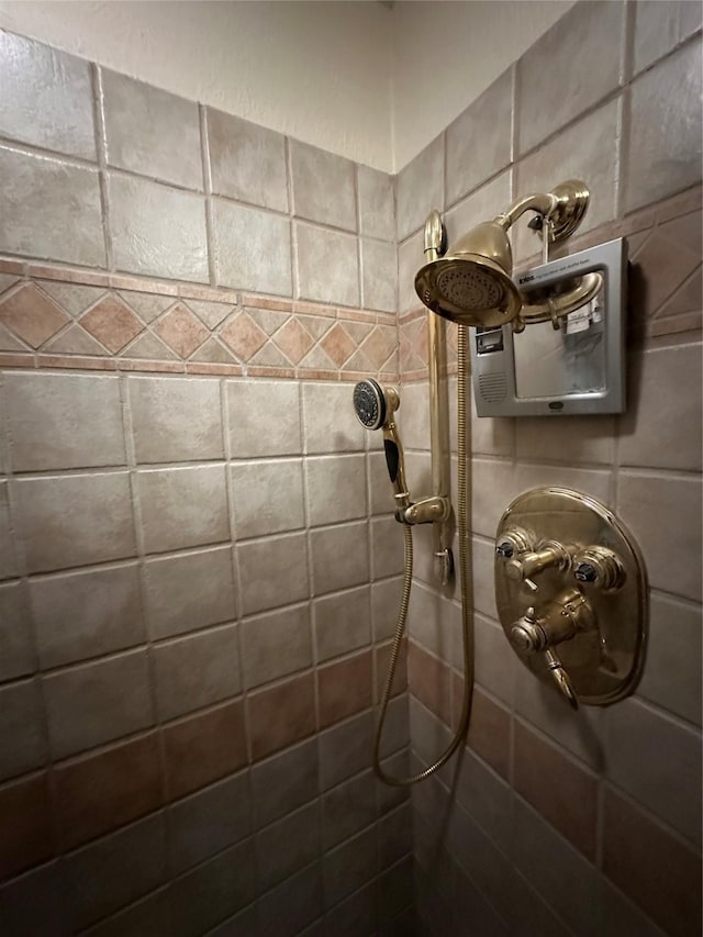 details featuring a tile shower