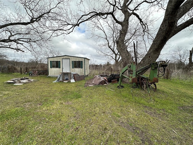 view of yard with a shed