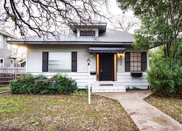 bungalow-style house with a front lawn