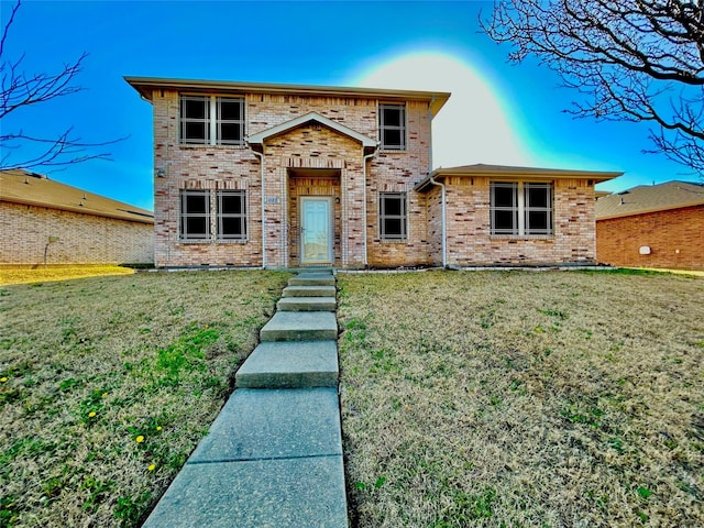 view of front of property featuring a front yard