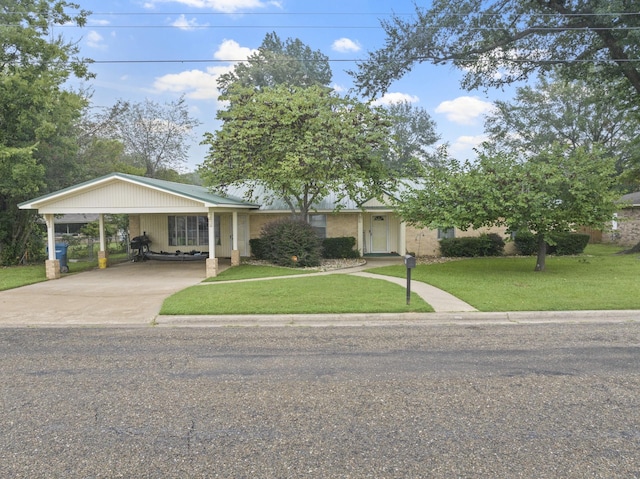 view of front of house with a carport and a front yard