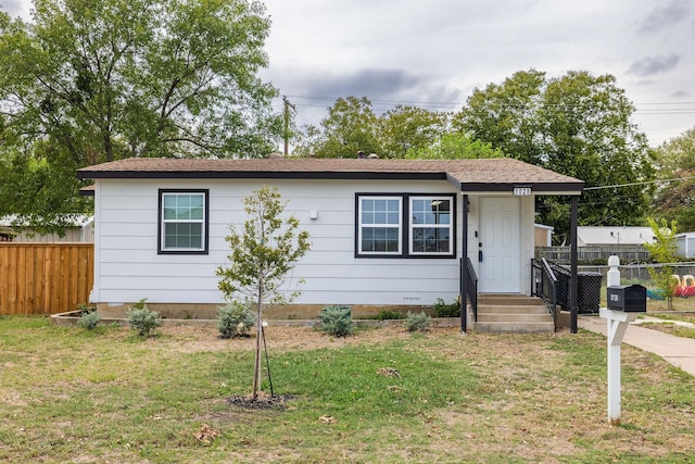 view of front of house with a front lawn