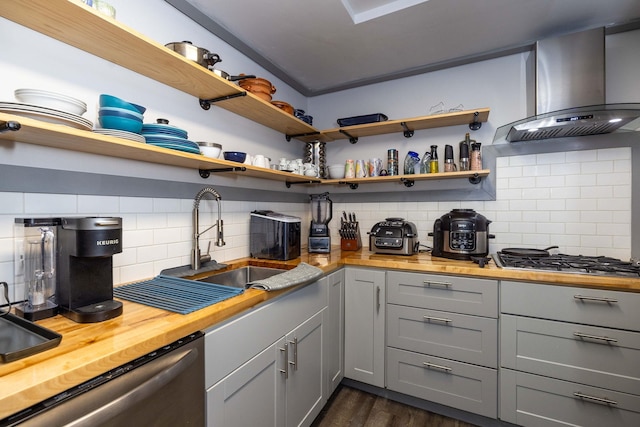 pantry with sink