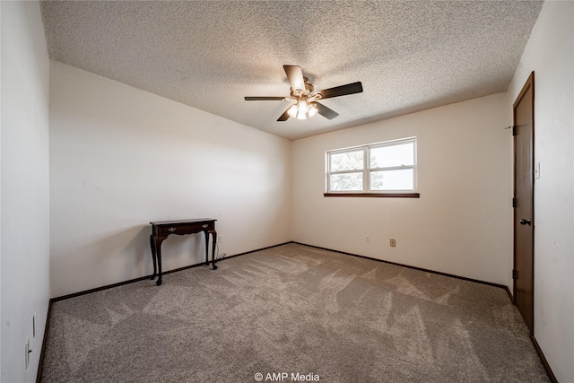 carpeted spare room featuring ceiling fan and a textured ceiling