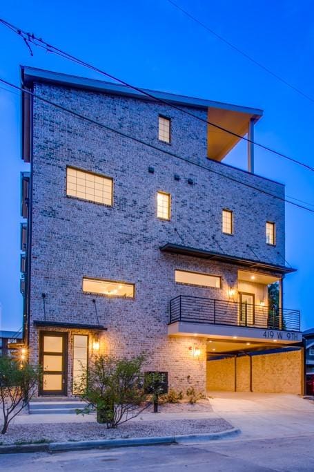419 W 9th St Unit 3C, Dallas, TX 75208 - view of front of property featuring a balcony