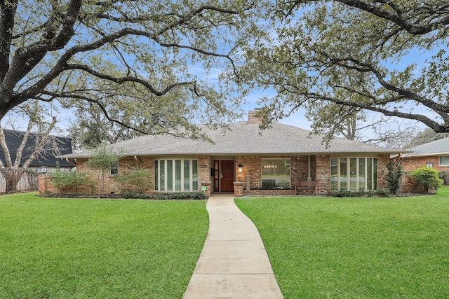 ranch-style home featuring a front lawn