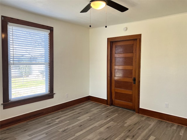 spare room featuring dark wood-type flooring and ceiling fan